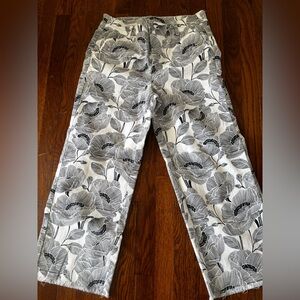 Chico’s Floral Patterned Cropped Pants Size 10